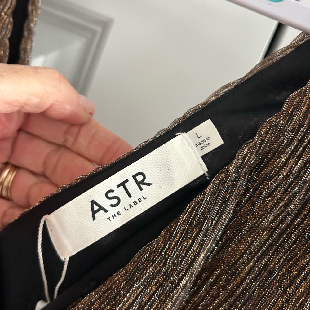 NWT ASTR  Desma Dress Metallic Bronze V-Neck Maxi Dress Size L - Picture 11 of 12